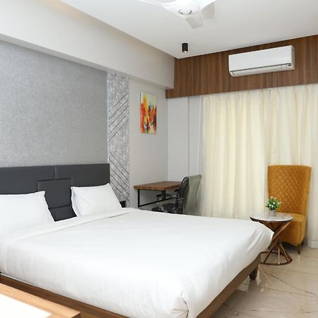 Hotel Florence Nanded Bagian luar foto