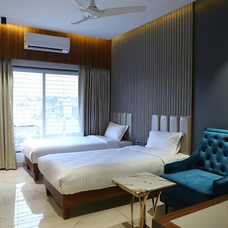 Hotel Florence Nanded Bagian luar foto