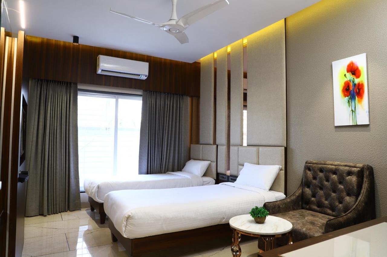 Hotel Florence Nanded Bagian luar foto