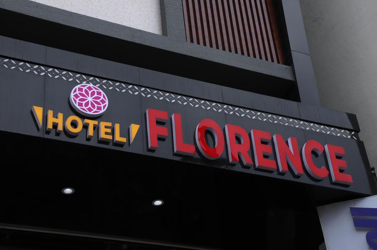 Hotel Florence Nanded Bagian luar foto