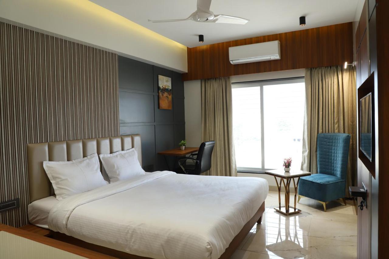 Hotel Florence Nanded Bagian luar foto