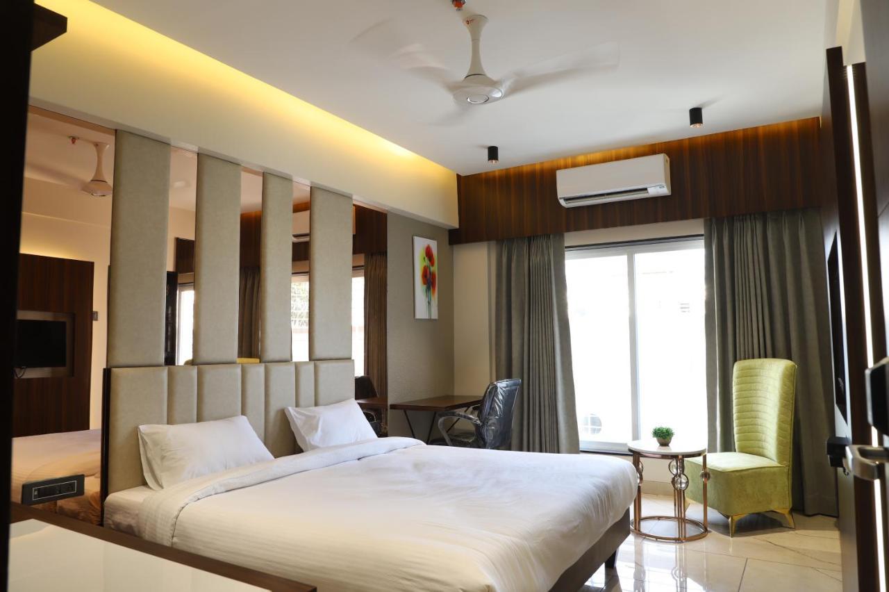 Hotel Florence Nanded Bagian luar foto