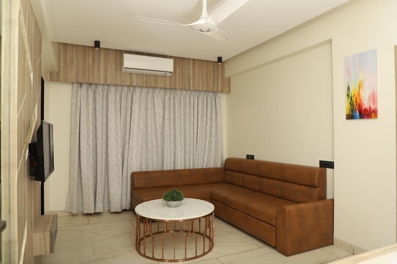 Hotel Florence Nanded Bagian luar foto