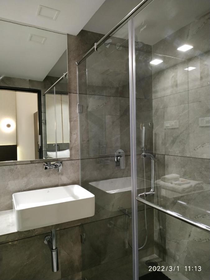 Hotel Florence Nanded Bagian luar foto