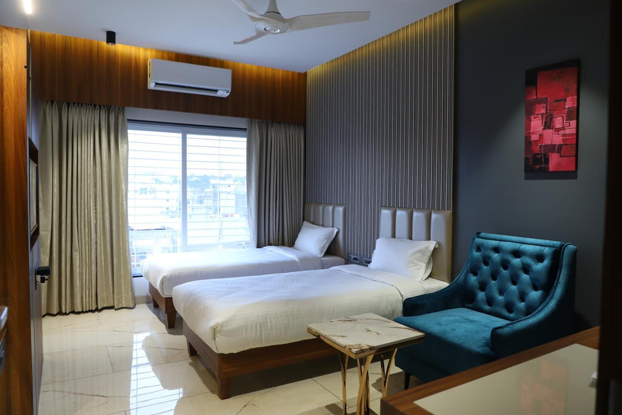 Hotel Florence Nanded Bagian luar foto