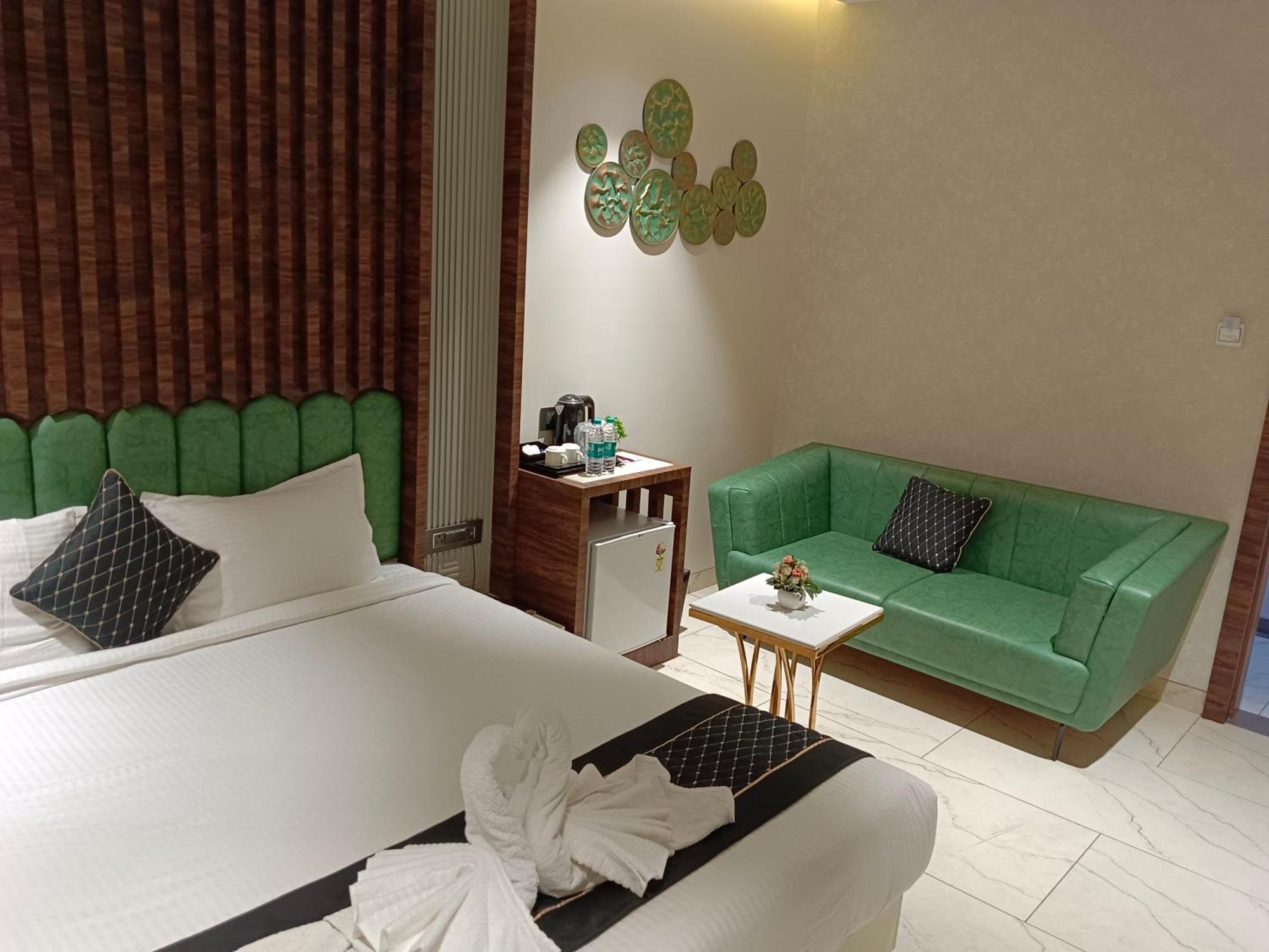 Hotel Florence Nanded Bagian luar foto