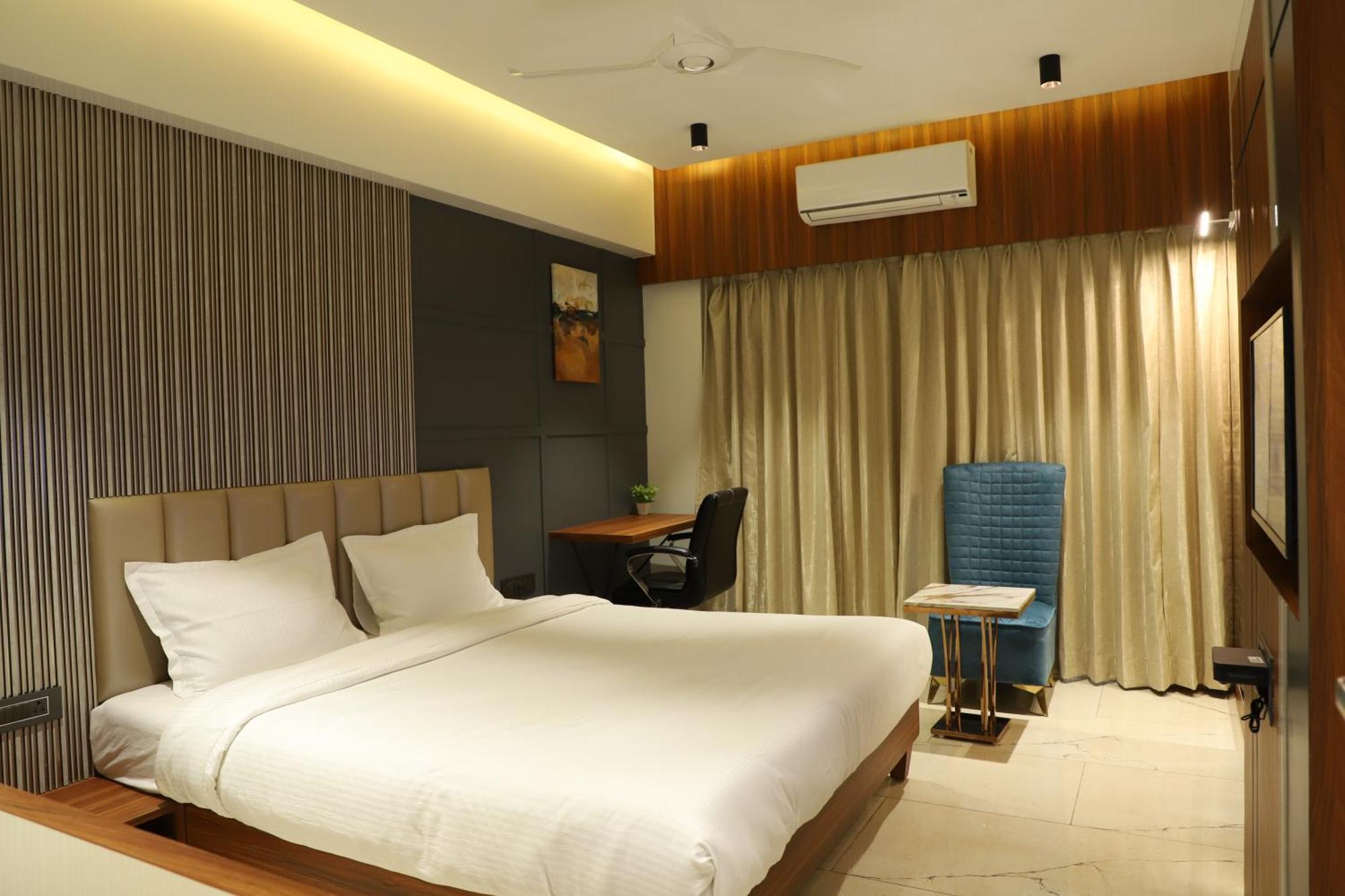 Hotel Florence Nanded Bagian luar foto