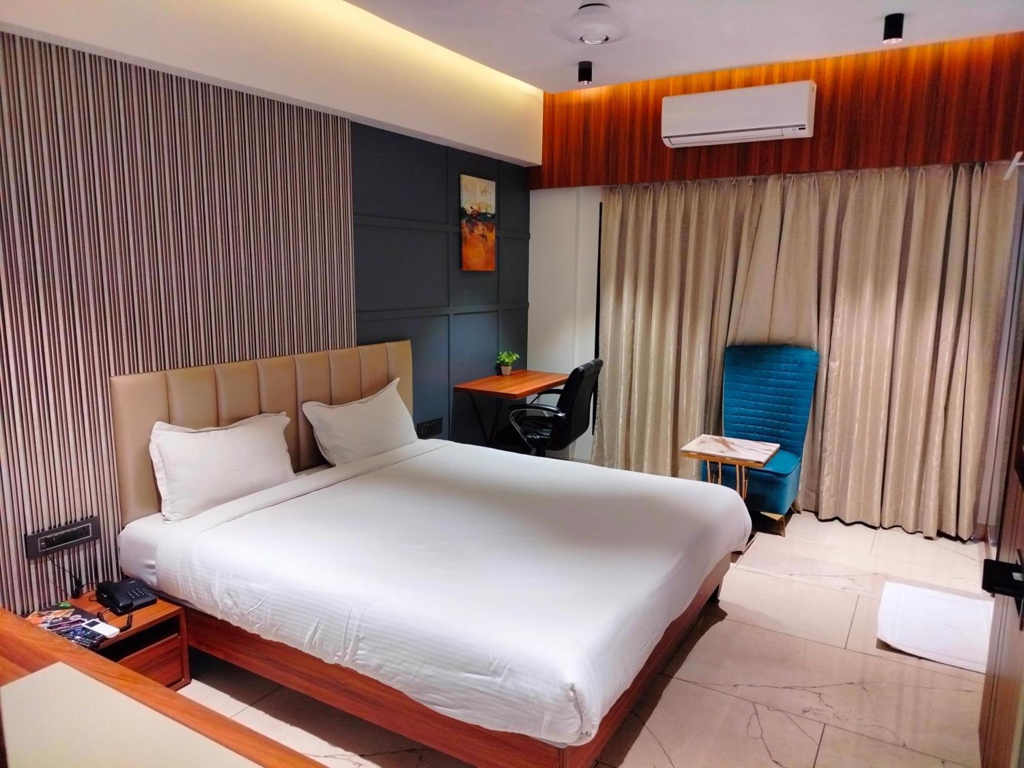 Hotel Florence Nanded Bagian luar foto