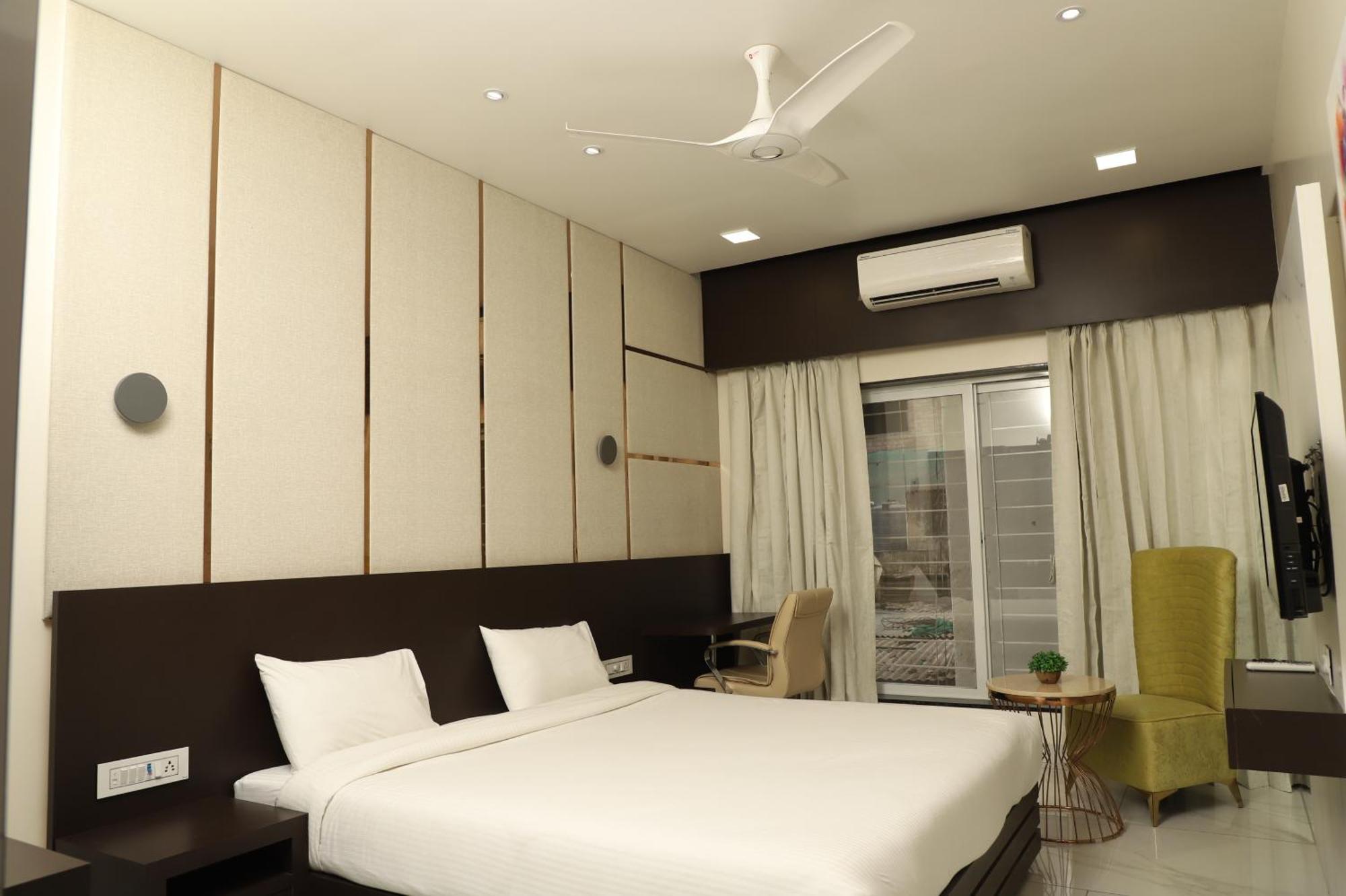 Hotel Florence Nanded Bagian luar foto